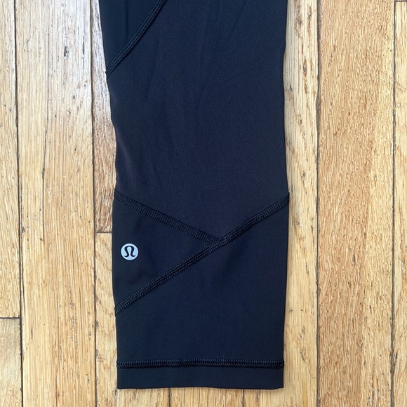 Lululemon Black 3/4 Length Leggings with Pockets - Picture 8 of 9